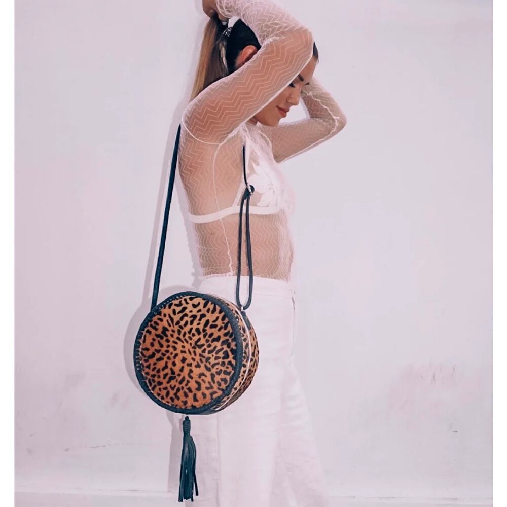 Saudara  Circle Cowhide bag